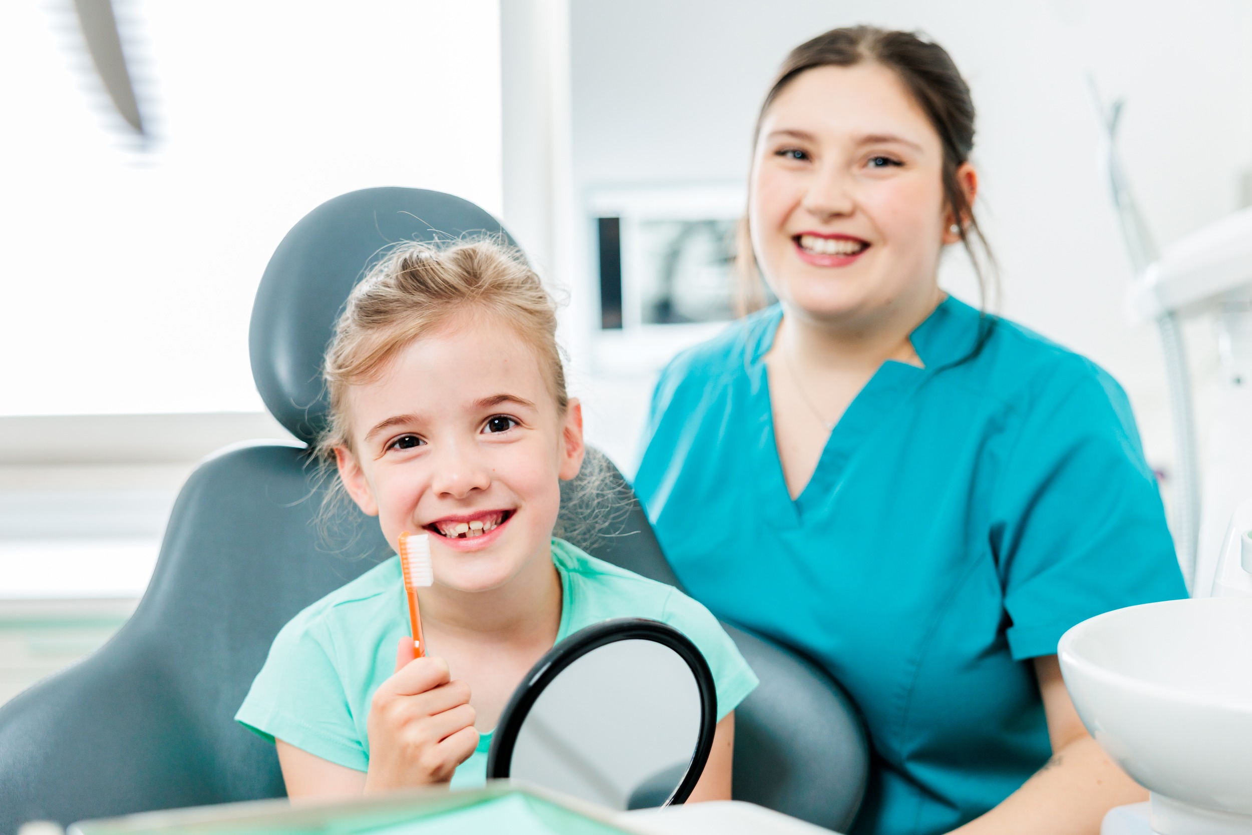 Fotografie von einem Kind in der Arztpraxis